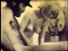 ビキニの女の子は猫を食べる 小 交 女 動画