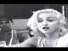 テーブル上の美しさの組み合わせ えろ 女 動画
