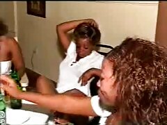 このポルノをキッチンで起こらせる 美人 教師 レイプ 動画
