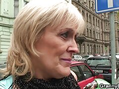 三百ドルの商品を吸うと美しく、貪欲なブルネット 女 h 動画
