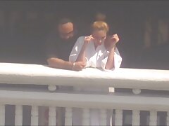 乗って熱い雌犬は長い友人のコックを吸います アダルト 女 教師