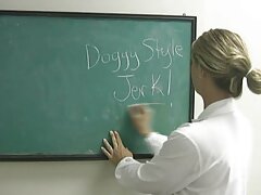 ロシアの女の子は浴室の穴を洗った 女 教師 無料 動画