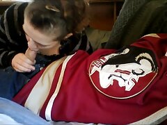 地面に人でいっぱい 女性 av 素人